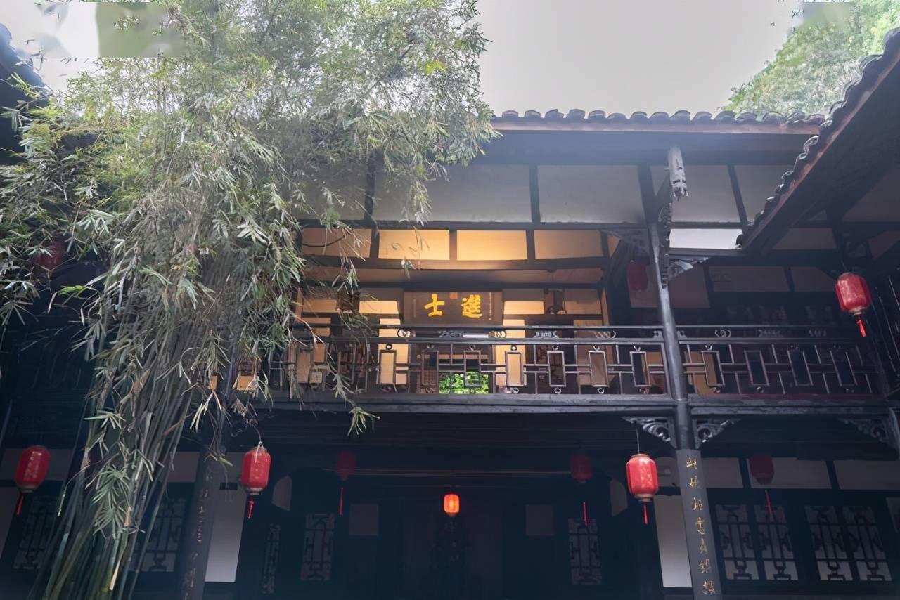 刘楚恬：2岁出道年入百万，因长相甜美被禁止整容，如今长啥样
